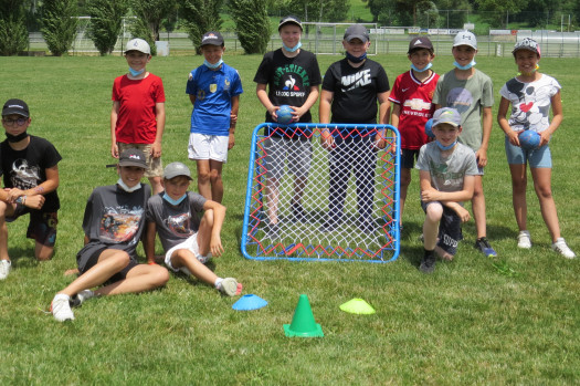 Les élèves essayent une nouvelle activité : le tchoukball