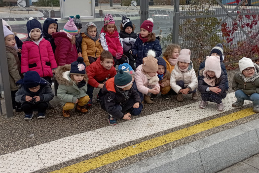 Les élèves de maternelle rencontrent Guignol